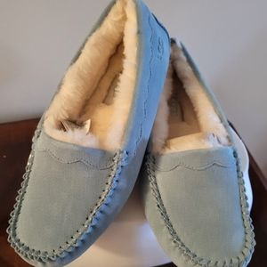 💕💕Ugg scalloped moccasins
